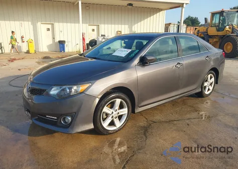 2014 Toyota Camry Se z USA, uszkodzony, nr VIN 4T1BF1FK9EU430806